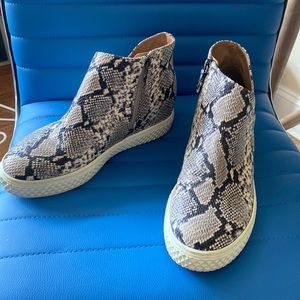 Aerosoles snake skin wedge sneakers